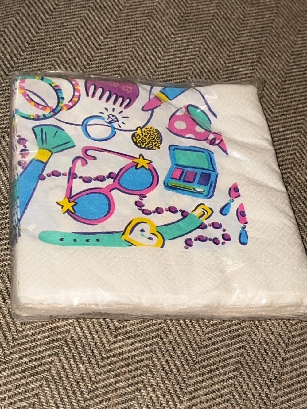 VTG NWT DESIGNWARE AMERICAN GREETINGS 16 CT LUNCHEON NAPKINS 3 PLY 90’s retro